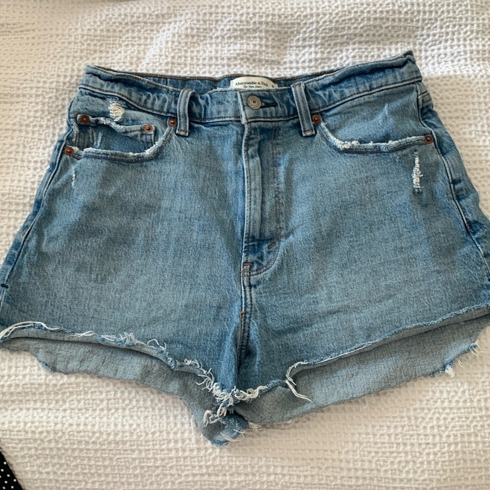 Abercrombie The Mom Short High Rise